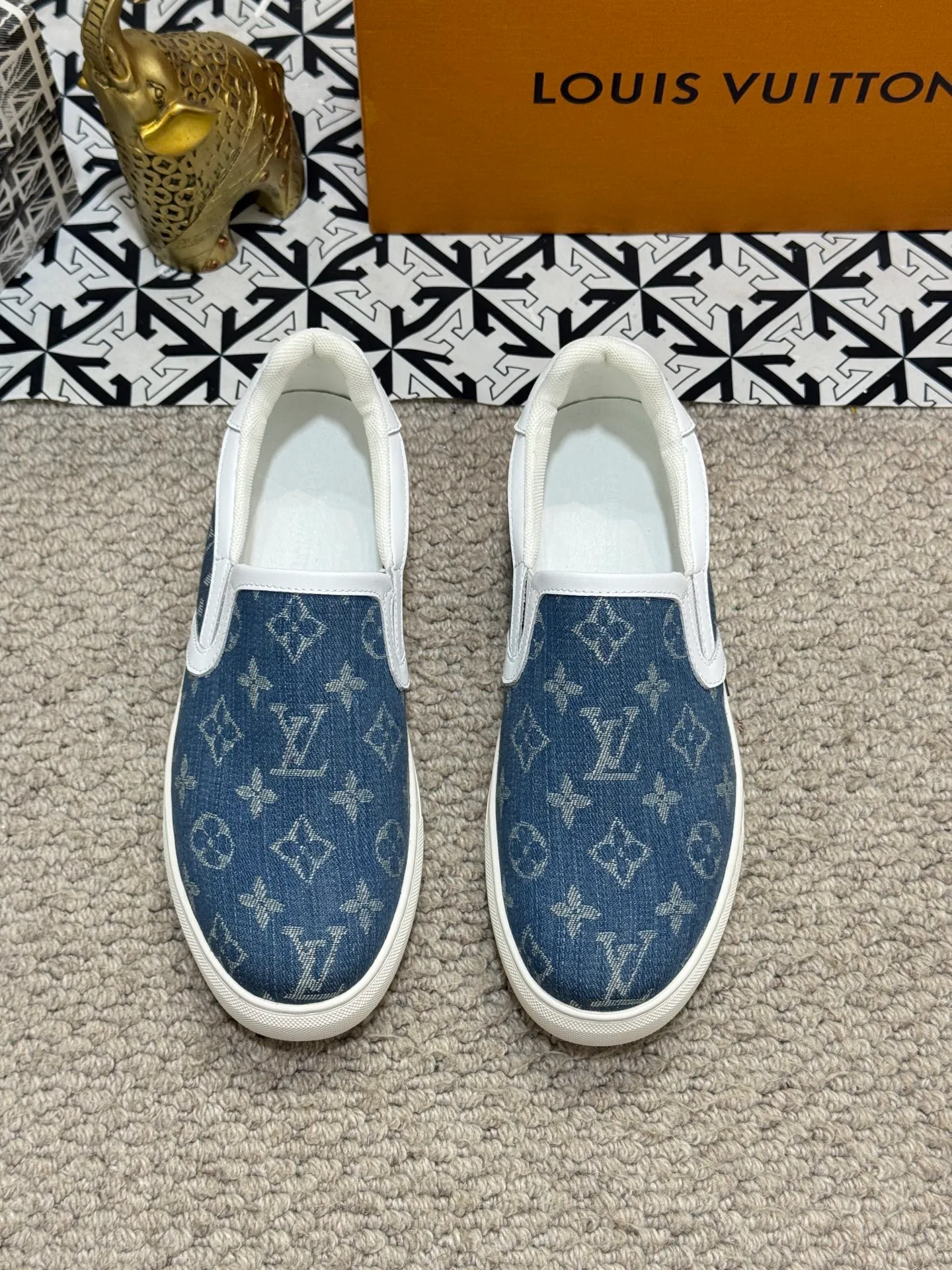 Men's shoes 💰380 [New style] 🌂🌂Top original order - Louis Vuitton®️ Trendy and fashionable yet low-key men's casual shoes, uppers made of LV special canvas presbyopia, comfortable and breathable, mesh lining, original rubber outsole, 2 colors optional ~ a must-have for stylish men. Size: 38-44 (45 customized